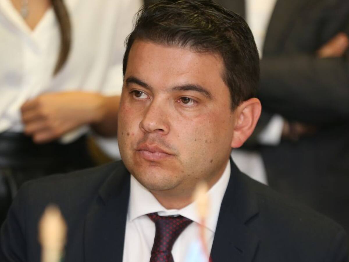 Gobernador de Cundinamarca visitará las plantas de fabricación del Regiotram en China