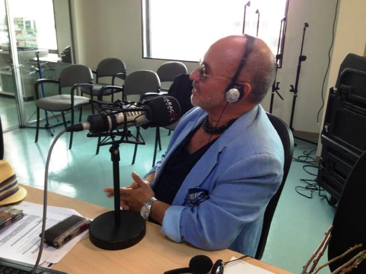 El maestro Cesar Mora, presenta en Caracol Radio Mi bendición, nuevo álbum.