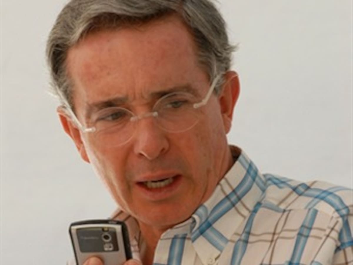 Investigarán a Uribe por presunta intervención en política