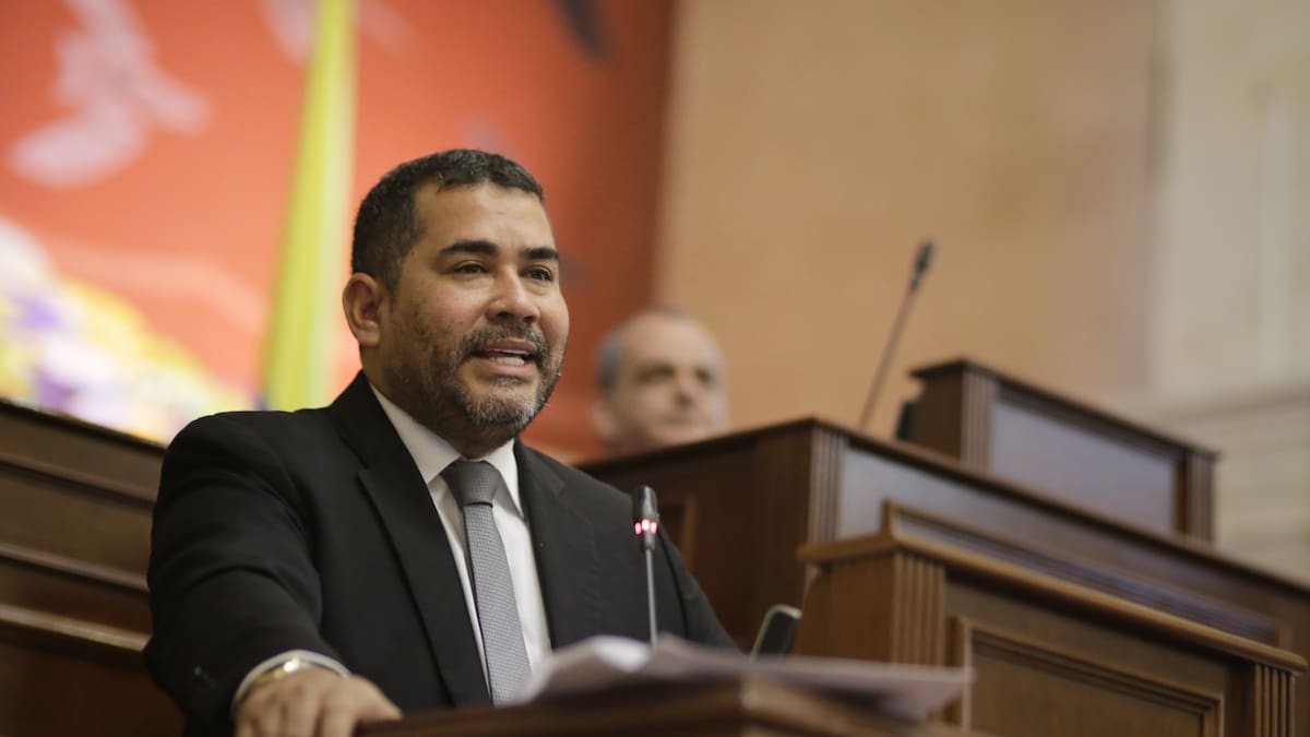 “Si tenemos un Congreso débil, ¿cómo vamos a avanzar?”: senador Chacón sobre transfuguismo
