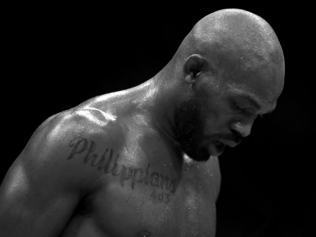 Luchador de la UFC persigue a un ladrón con una escopeta (Video)