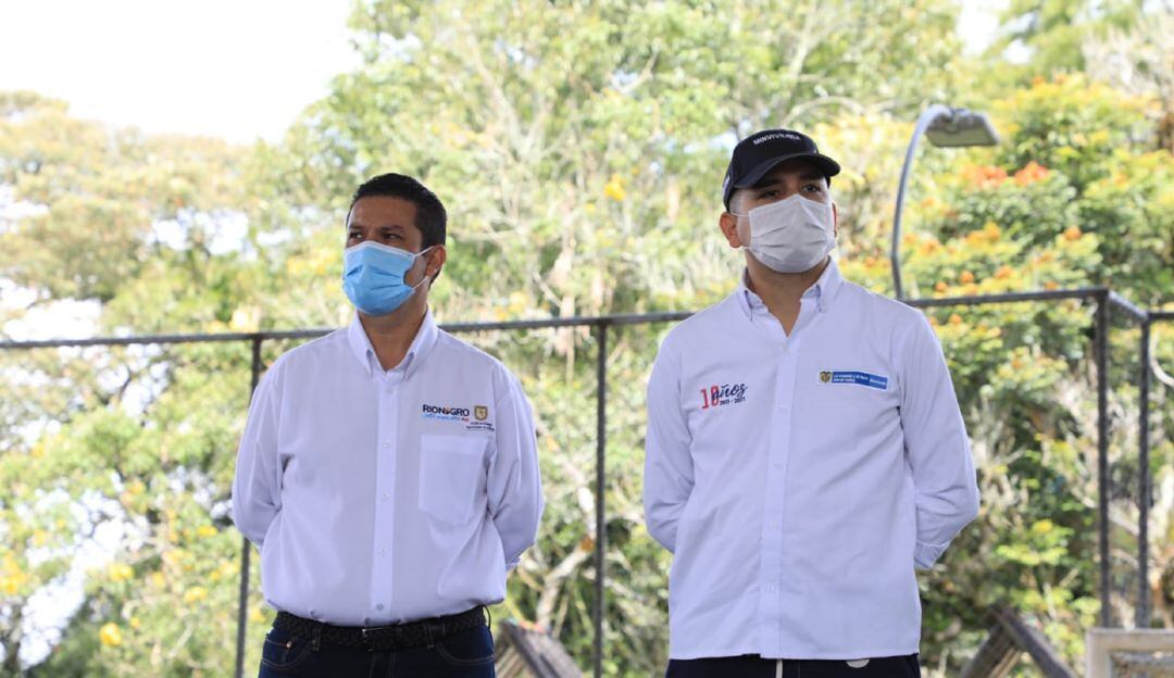 El alcalde de Rionegro, Rodrigo Hernández Alzate y el ministro de Vivienda, Jonathan Malagón González