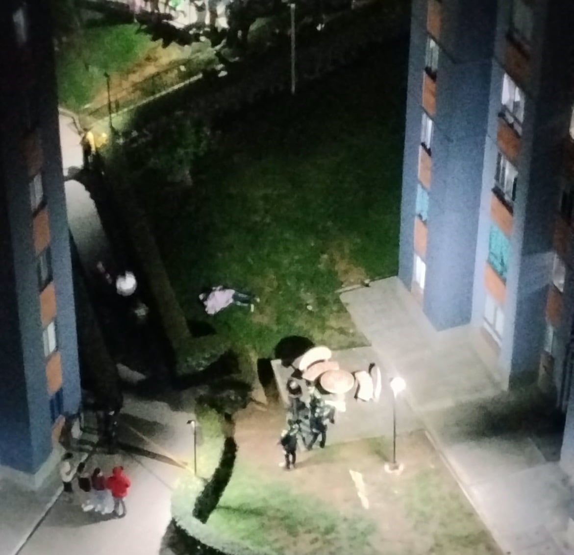 Un joven fue empujado al vacío desde un edificio en Medellín- Foto Denuncias Antioquia
