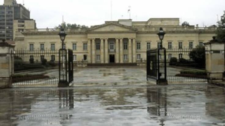 Circulo más cercano del presidente acoge llamado de la Fiscalía por “chuzadas”