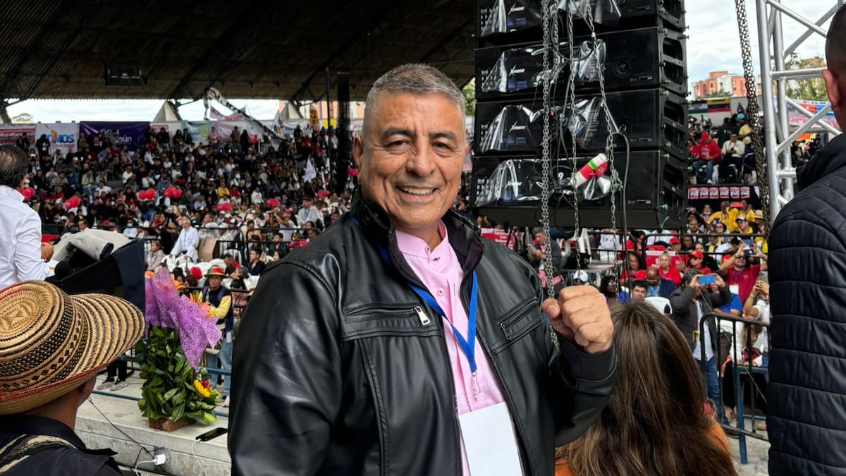 Vicepresidente de Colombia Humana entregó detalles sobre viaje de Petro en avión de ‘Papá Pitufo’