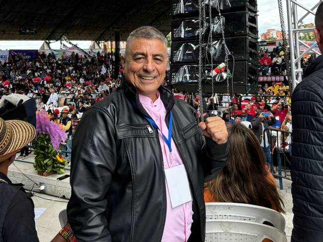 Vicepresidente de Colombia Humana entregó detalles sobre viaje de Petro en avión de ‘Papá Pitufo’