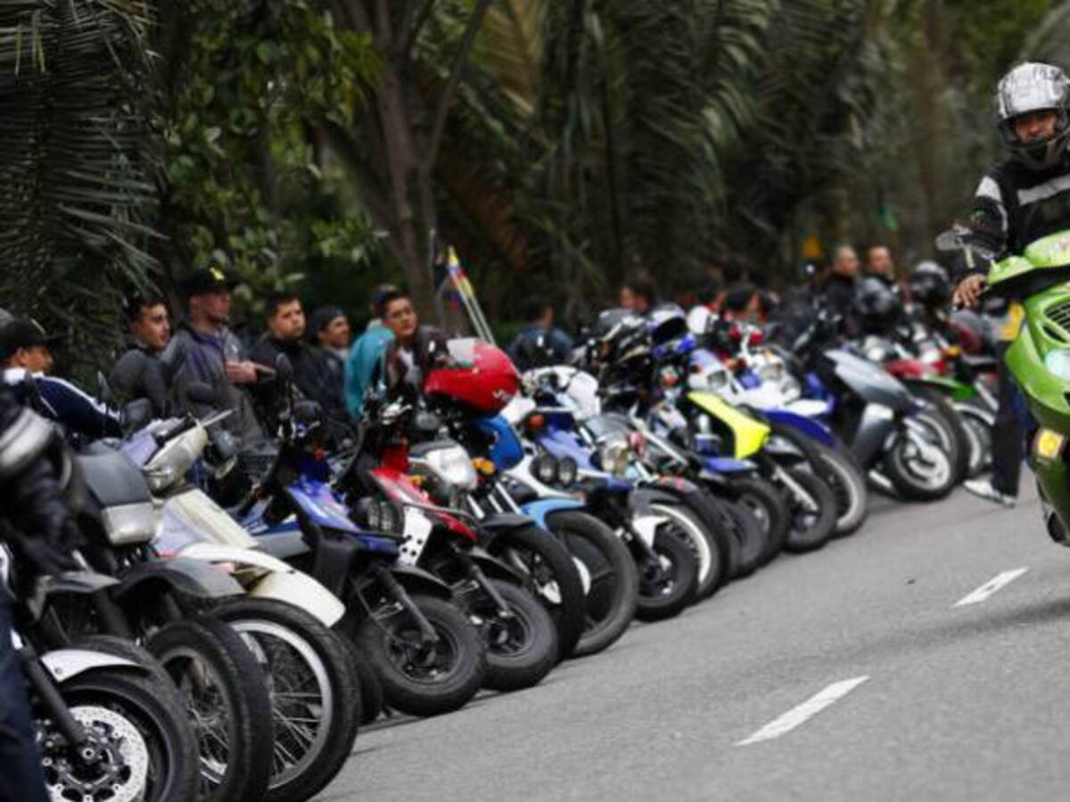 Hurto en moto bajó 30% con restricción a parrillero en Bogotá