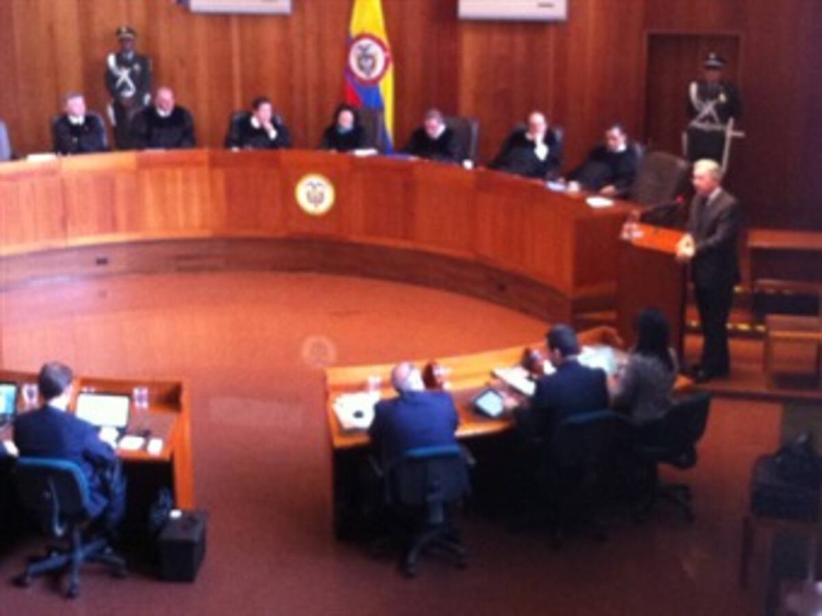 "La falla del Gobierno fue no enterarse a tiempo de irregularidades en AIS": Uribe