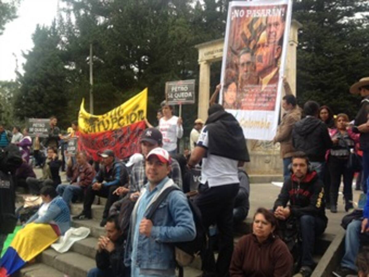 Comienza la concentración de simpatizantes de Petro