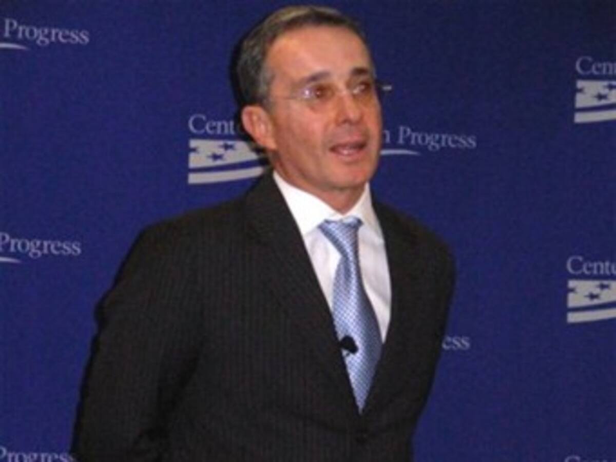 Uribe admite que tuvo un breve encuentro con uno de los Nule