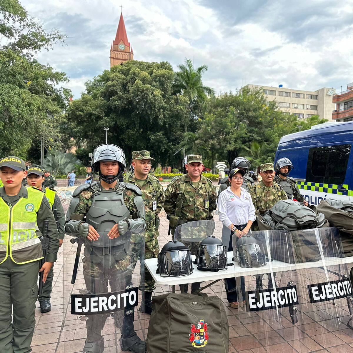 Entregan dotación en equipos a autoridades en el Huila