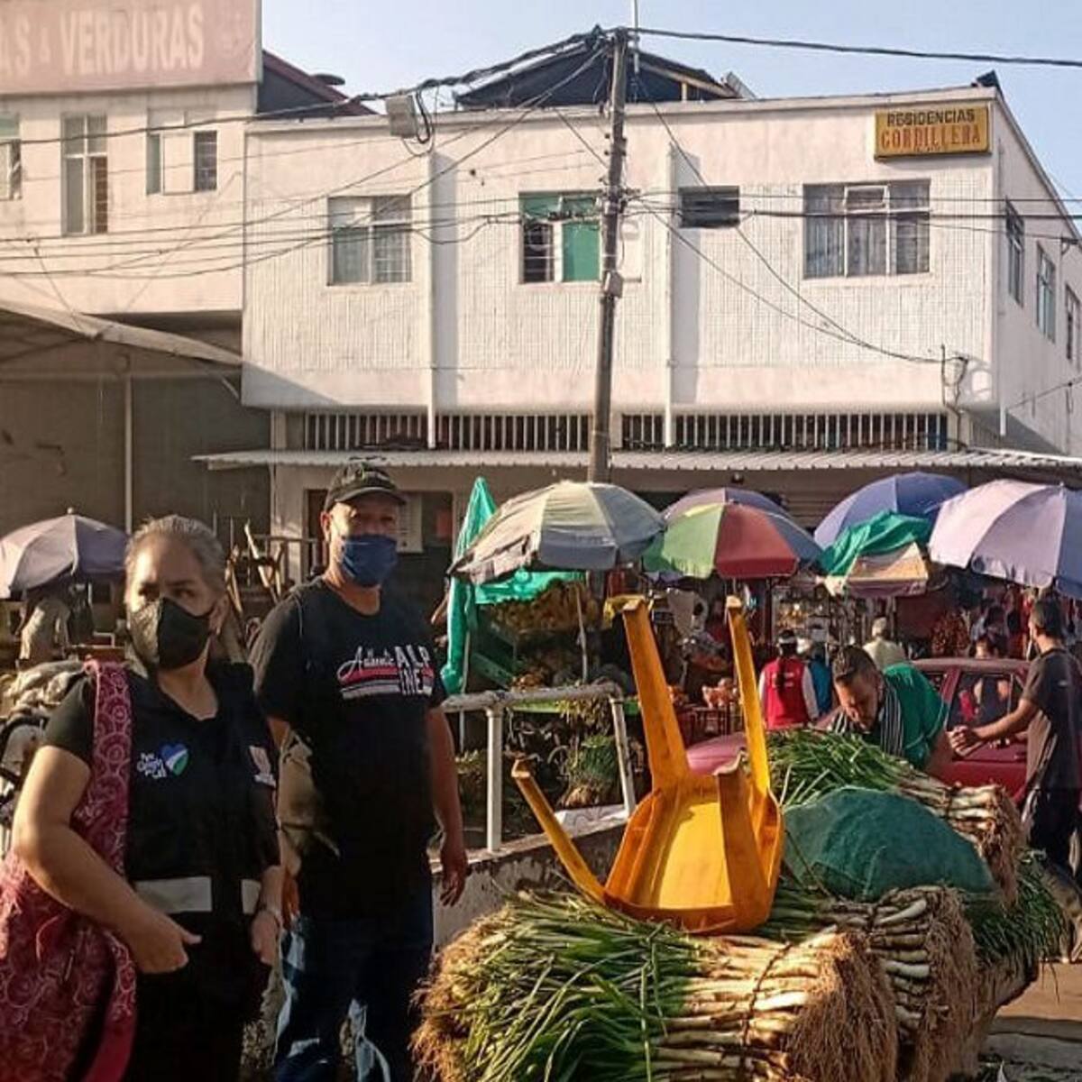 Autoridades atienden llamado de comerciantes de Santa Elena