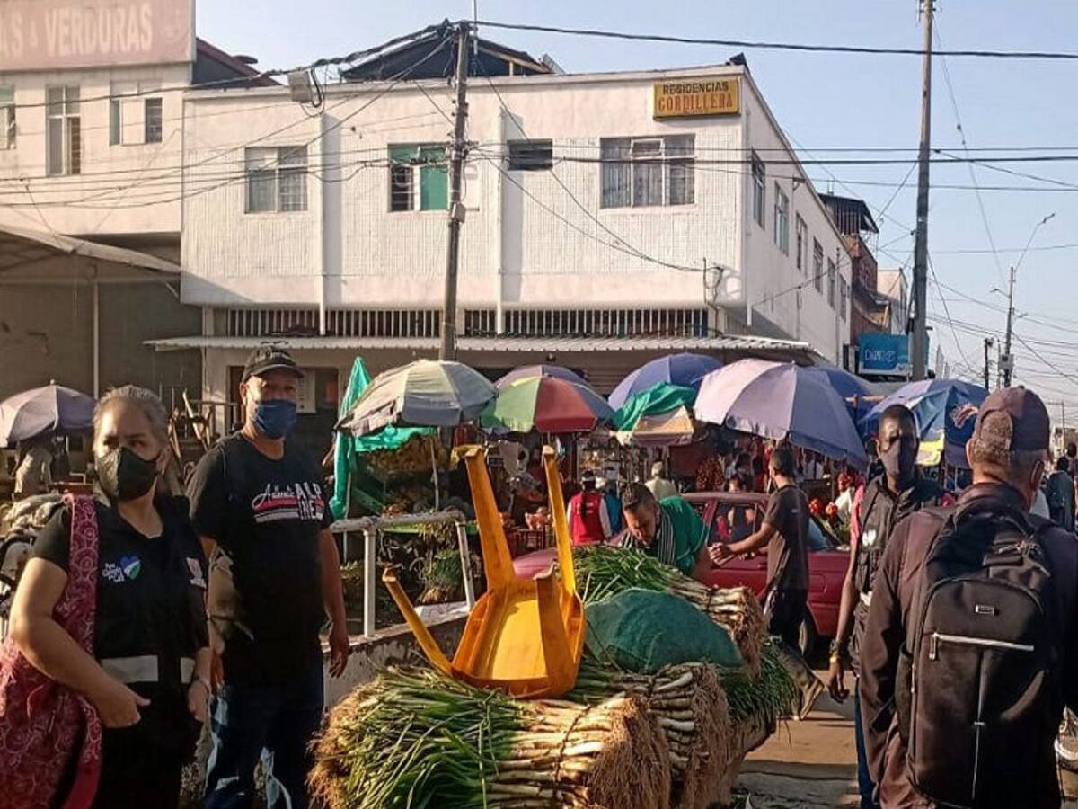 Autoridades atienden llamado de comerciantes de Santa Elena