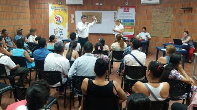 Saniel Peñaranda atendiendo victimas