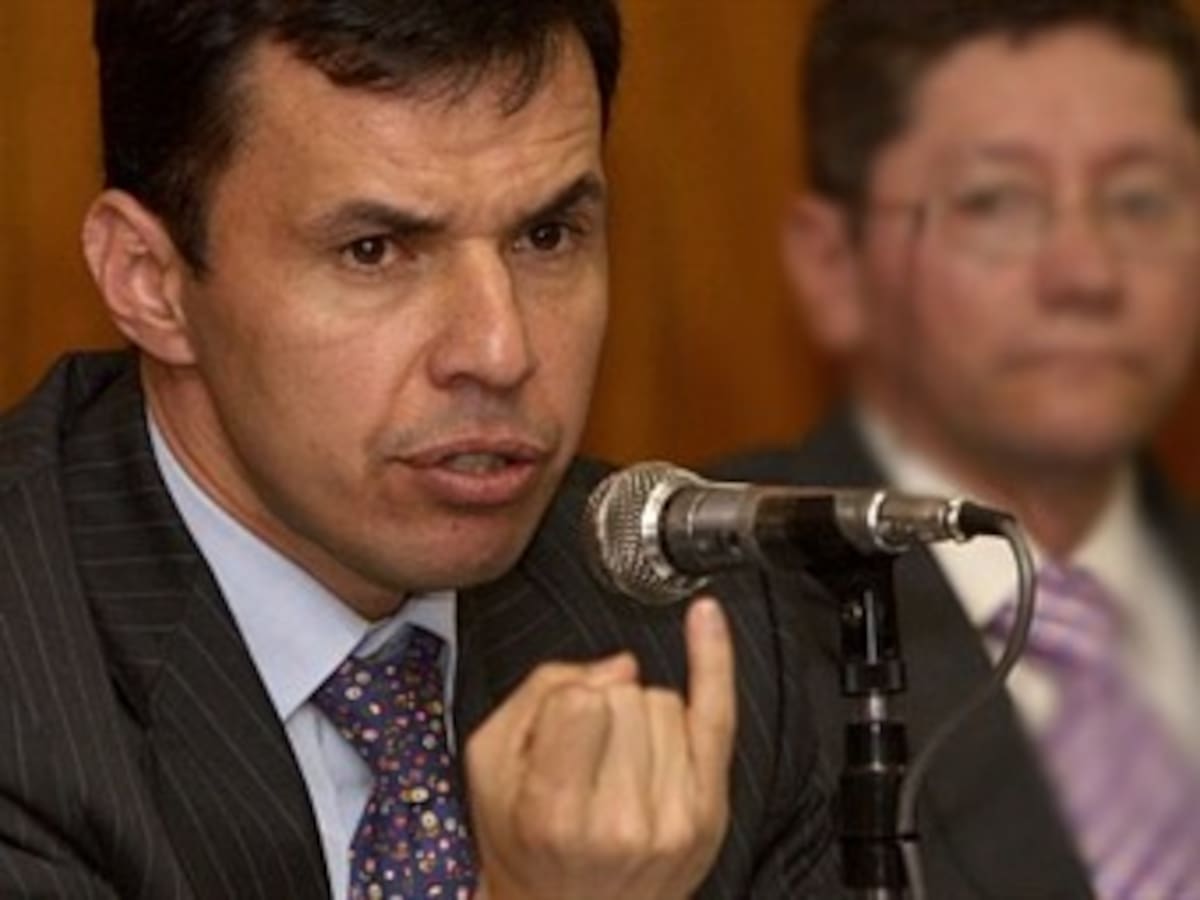 Ley de víctimas fue aprobada a 'pupitrazo' dice representante Rivera