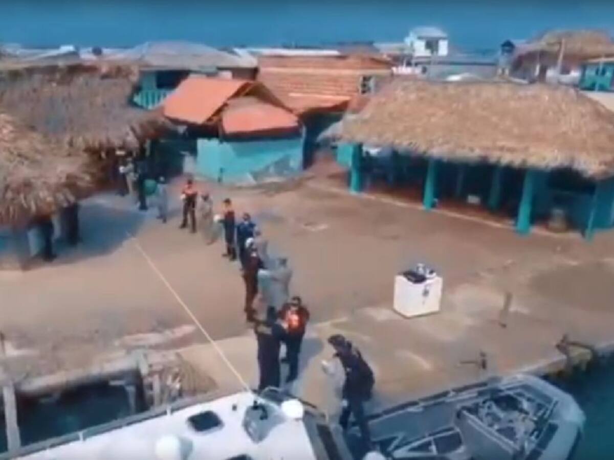 Santa Cruz del Islote recibe buque con ayudas humanitarias