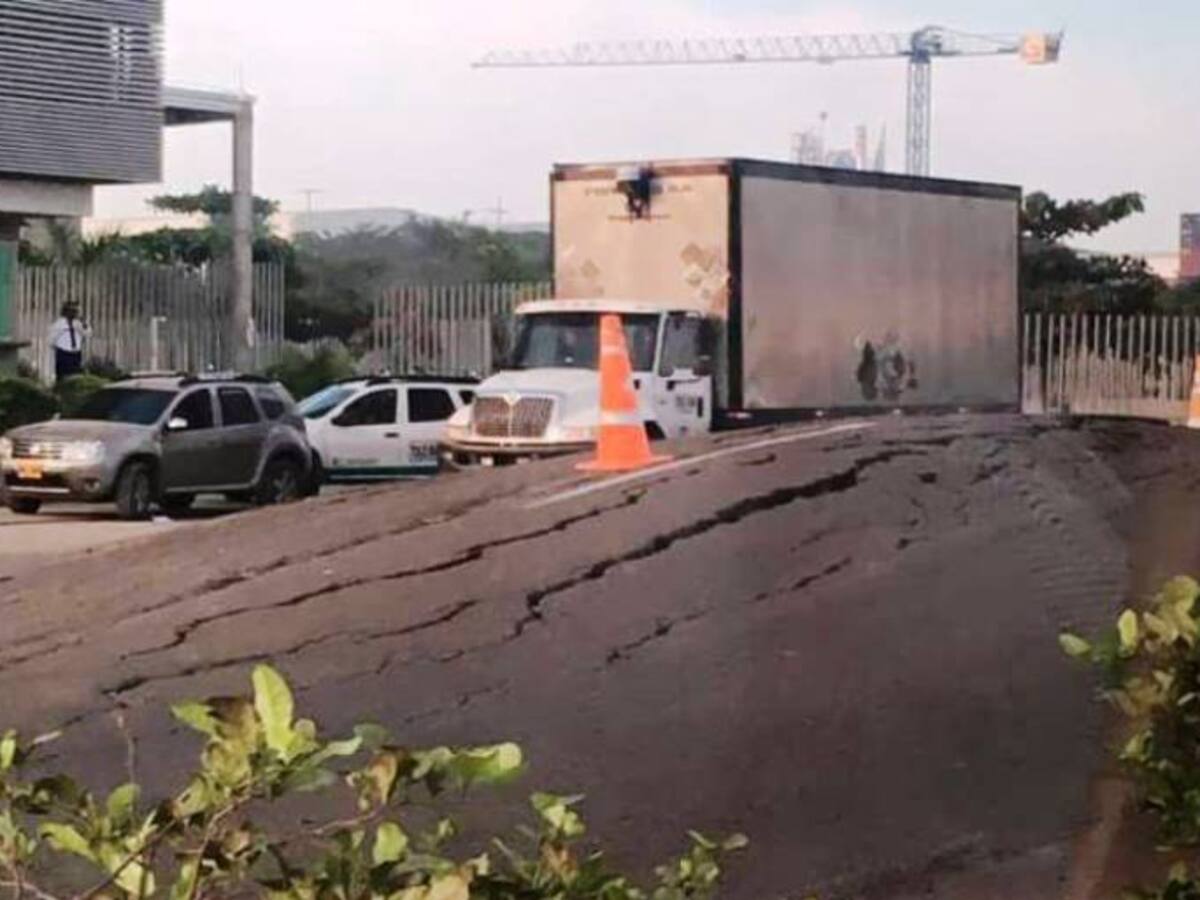 Continúan problemas de terreno inestable en alrededores de peaje de zona industrial de Cartagena
