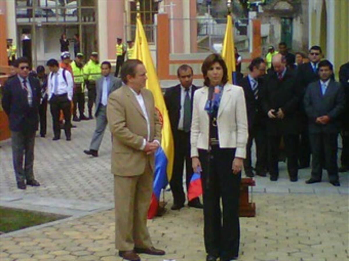 Colombia hace 'mea culpa' por falta de infraestructura en frontera con Ecuador