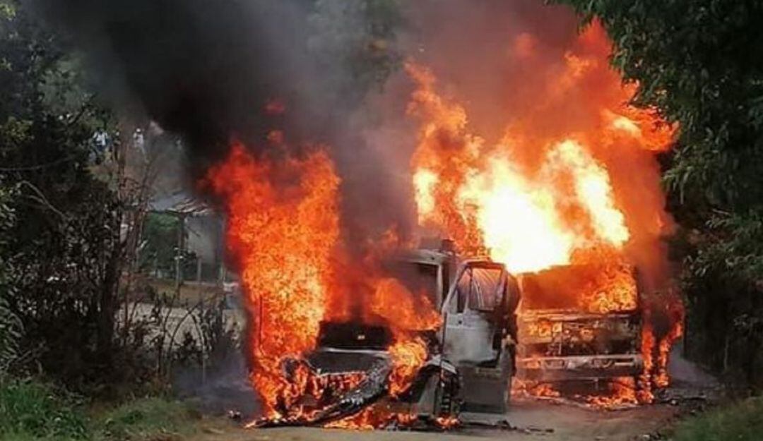 Recientemente, dos vehículos cisterna que transportaban combustible fueron incinerados en la zona.