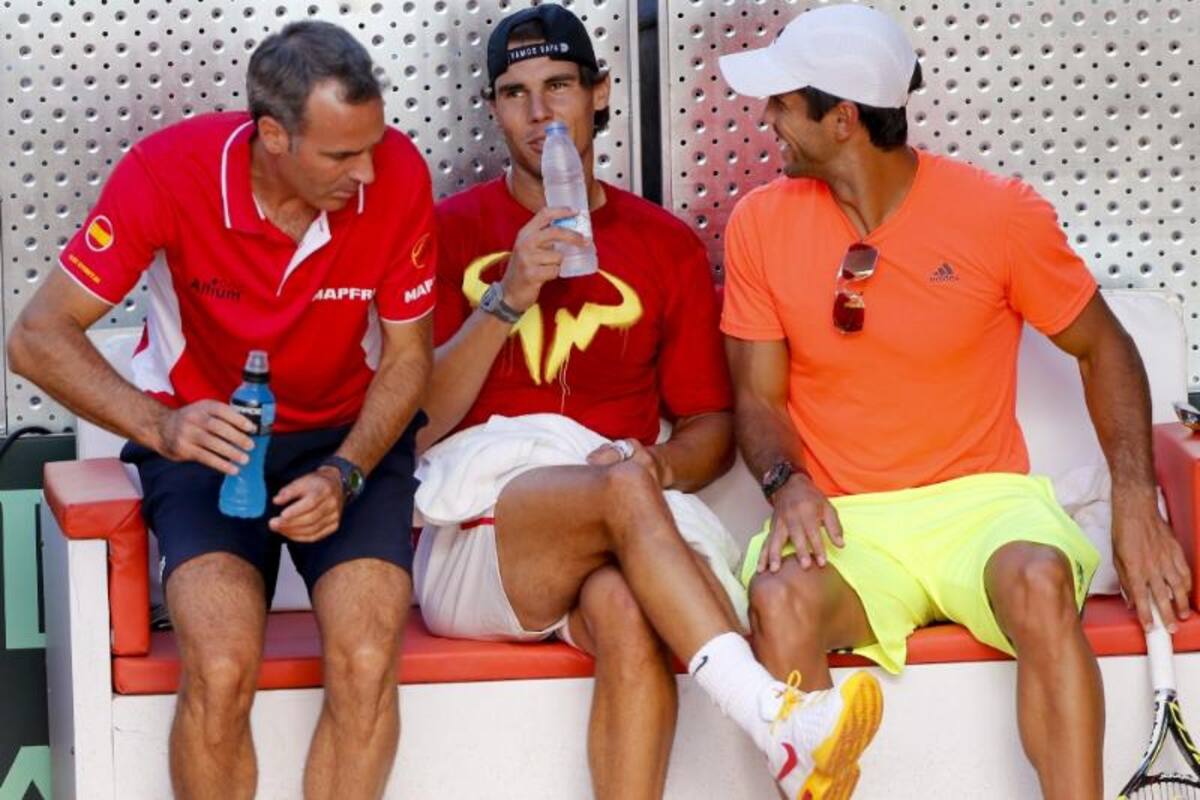 El equipo español entrenó bajo la dirección de ALex Corretja  en la Caja Mágica de Madrid para preparar la eliminatoria por la permanencia en el Grupo Mundial de Copa Davis que disputará frente a Ucrania este fin de semana.