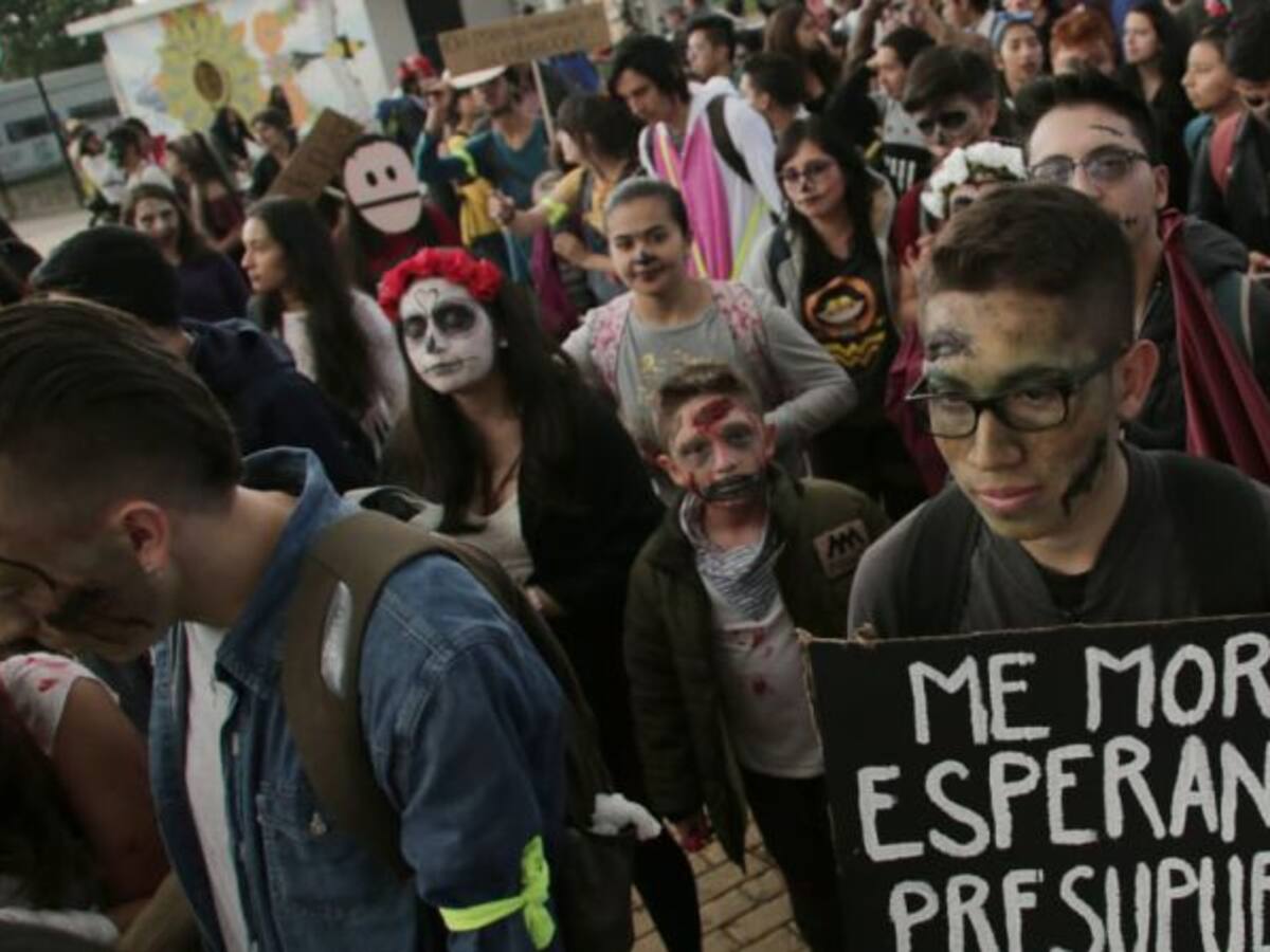 Así fue la 'Movilización zombie’ por la educación pública