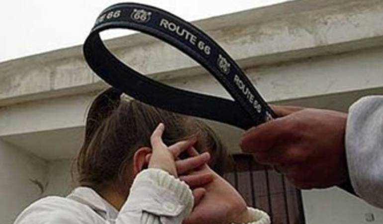 El abuso sexual, la explotación sexual y violencia intrafamiliar golpe a los niños en Armenia