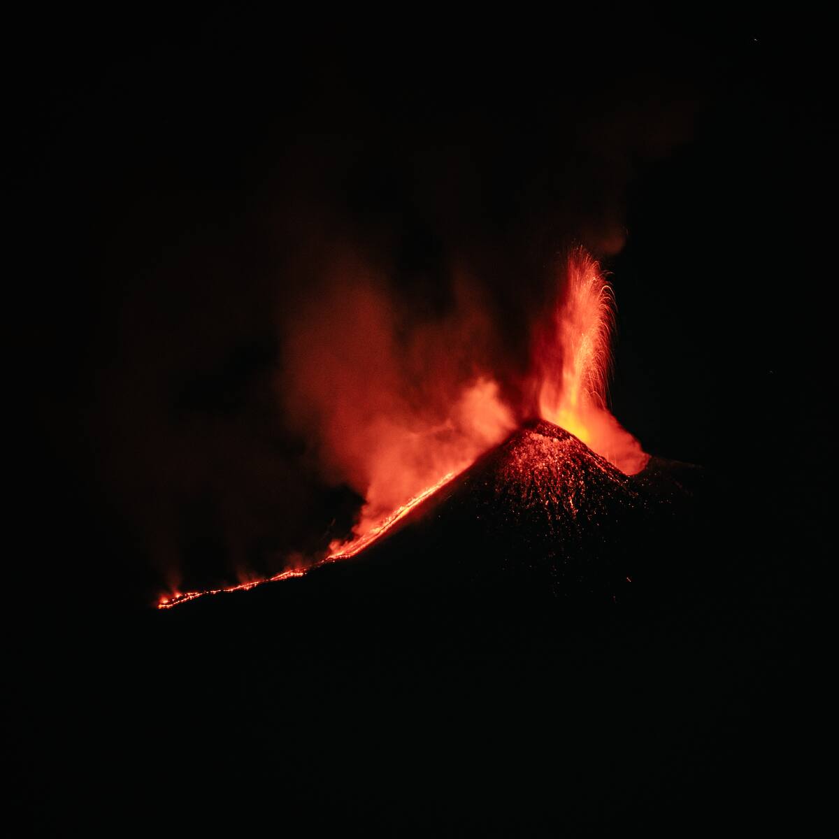 Italia: erupción de volcán Etna causa cierre del aeropuerto de Catania