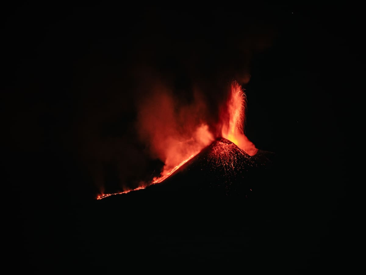 Italia: erupción de volcán Etna causa cierre del aeropuerto de Catania