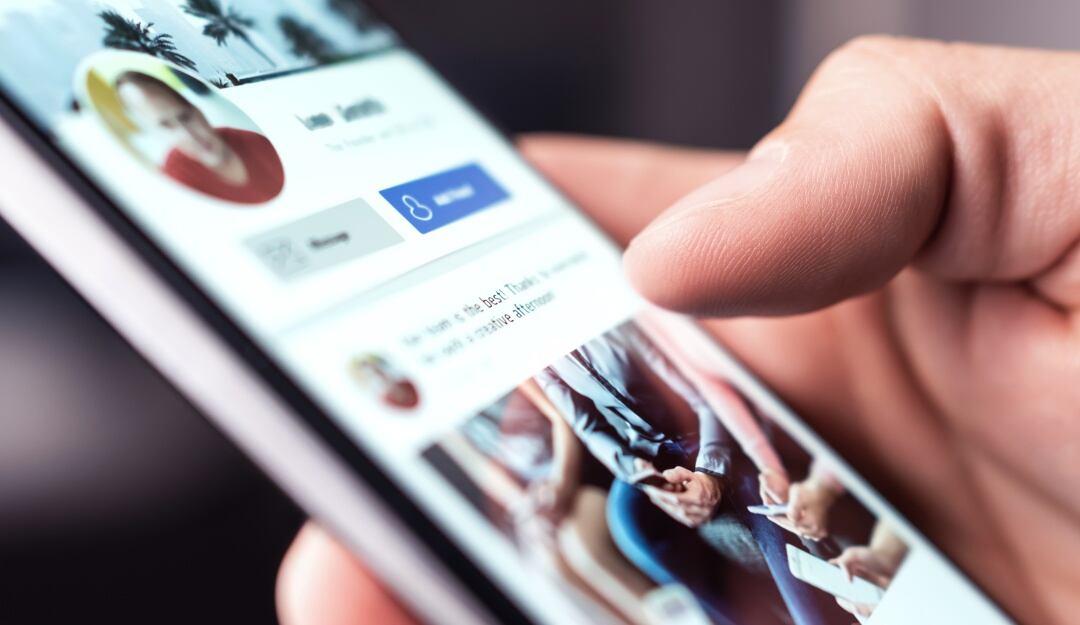 Perfiles Falsos en Redes Sociales 