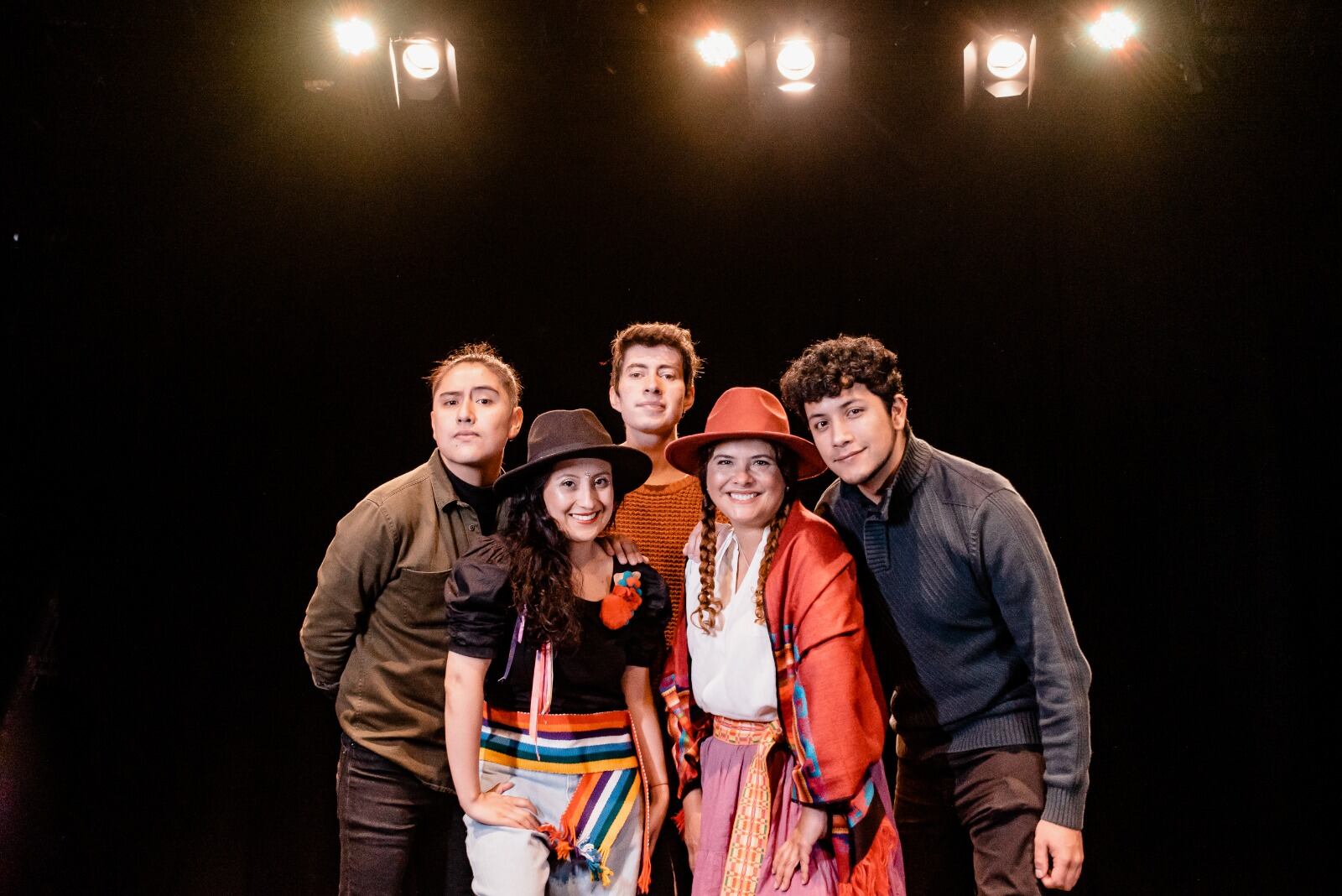 Ila la niña tejedora