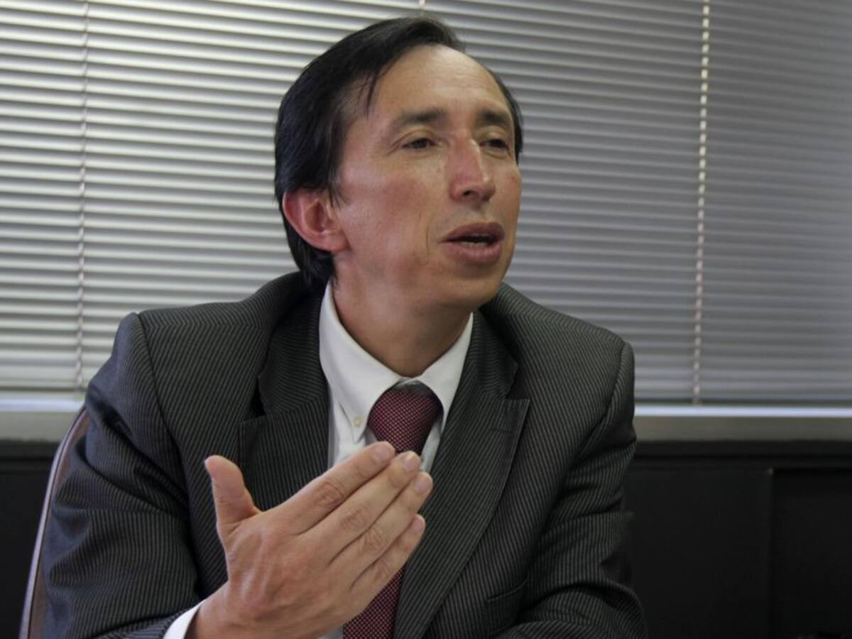 Fiscal le reitera a Monsalve que debe declarar en caso Uribe