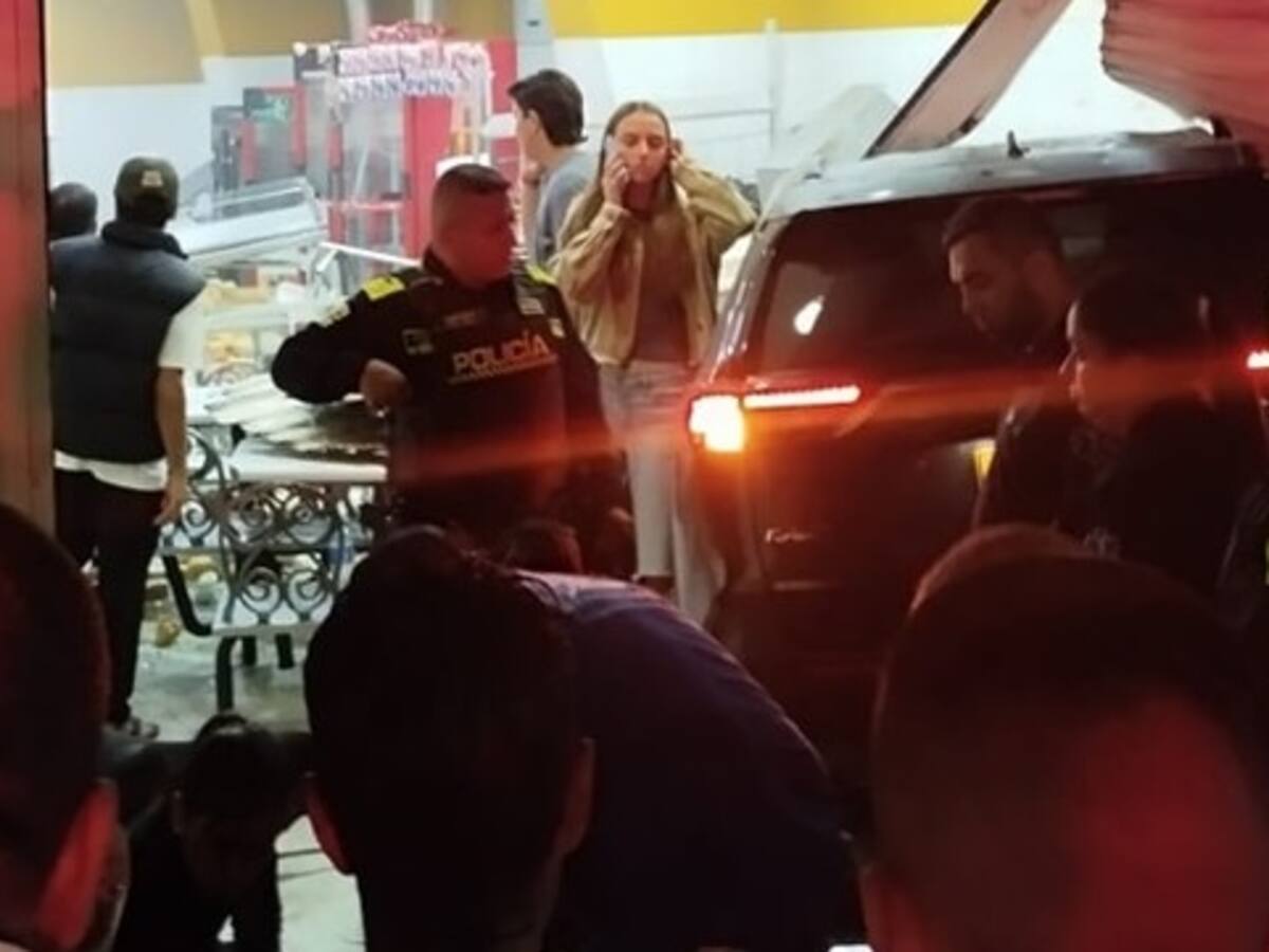 Una mujer murió atropellada por camioneta que terminó dentro de una panadería en Armenia