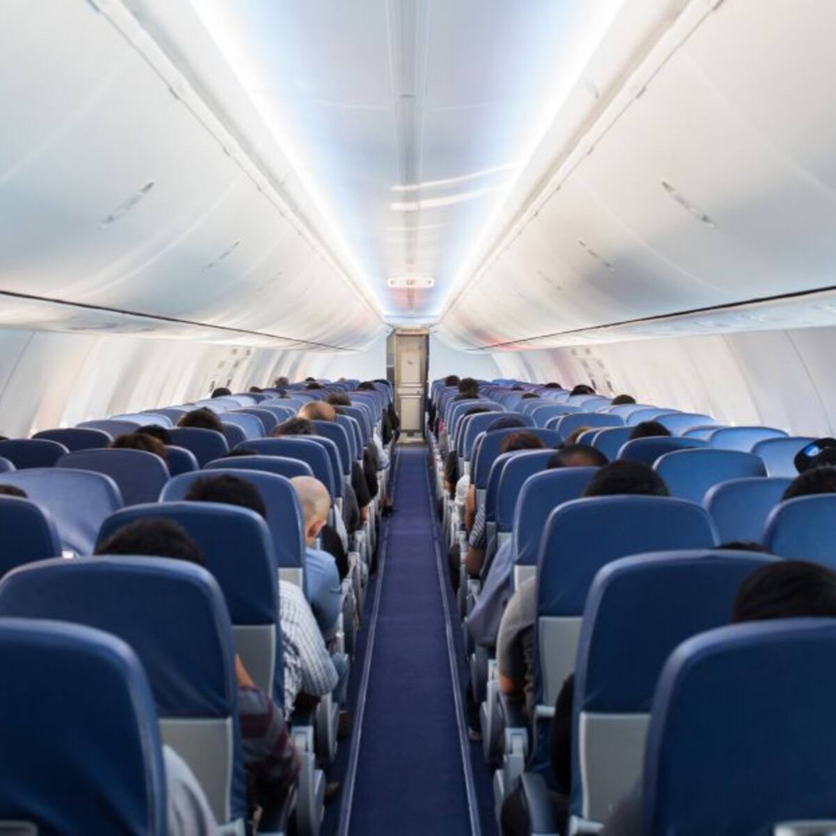 Los angustiantes videos del avión de Latam que aterrizó de emergencia