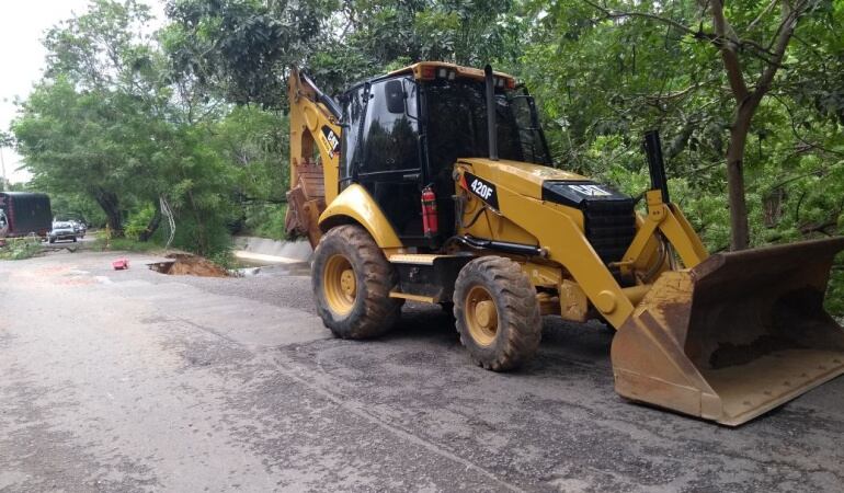 Arreglo de daño en el canal Bogotá por las lluvias