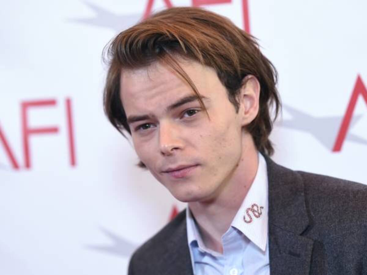 Niegan la entrada a EE.UU. a Charlie Heaton por drogas