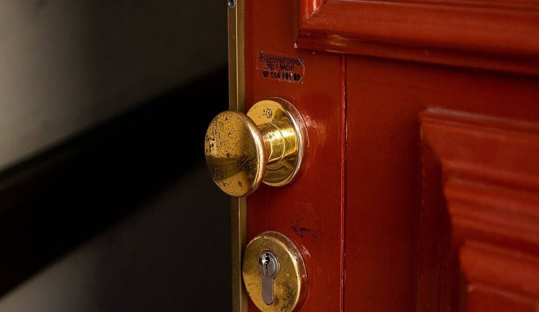 No se encontró ninguna puerta o ventana violentada.