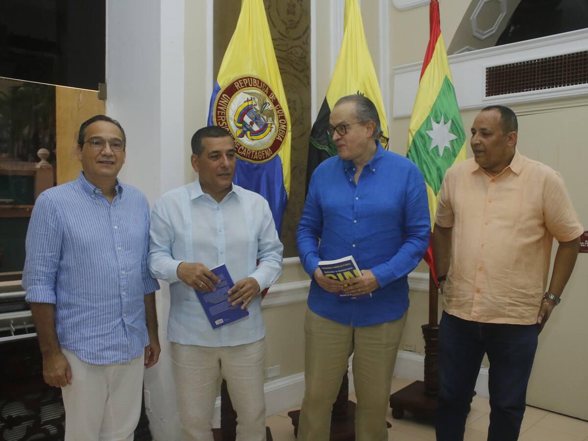 Fernando Carrillo lanzó en Cartagena su nuevo libro en defensa de la democracia