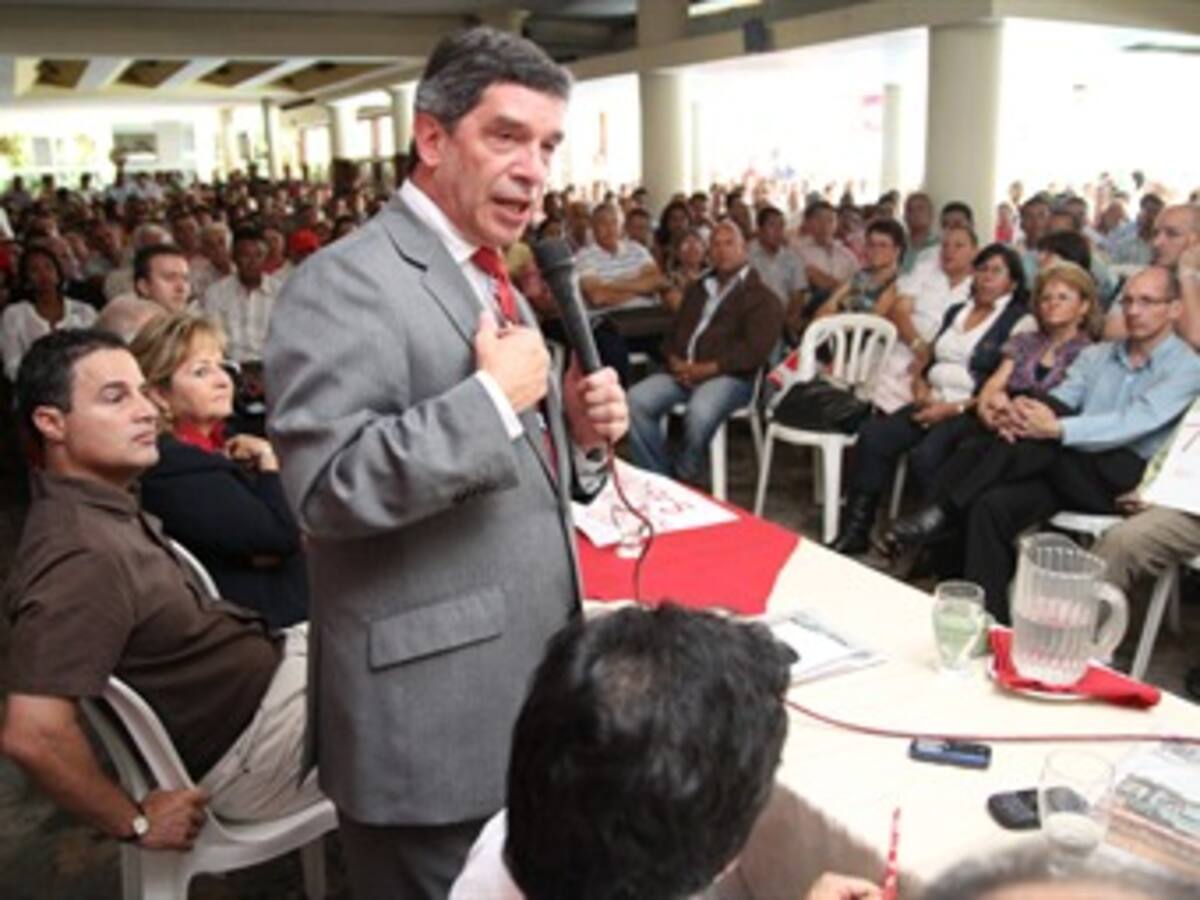 'El gobierno convirtió al DAS en una mini KGB': Pardo