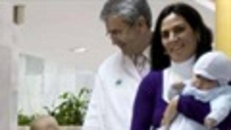 El doctor Álvaro Urbano habla del exitoso transplante de células madre de un bebé a su hermano. Le salvaron la vida