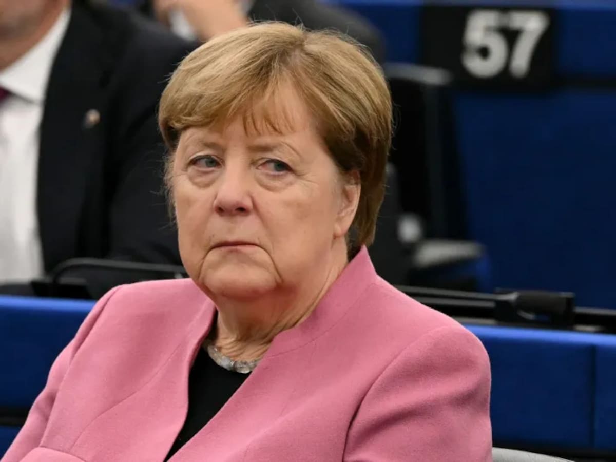 Merkel dice que con la victoria de la ultraderecha le “sangra el corazón”