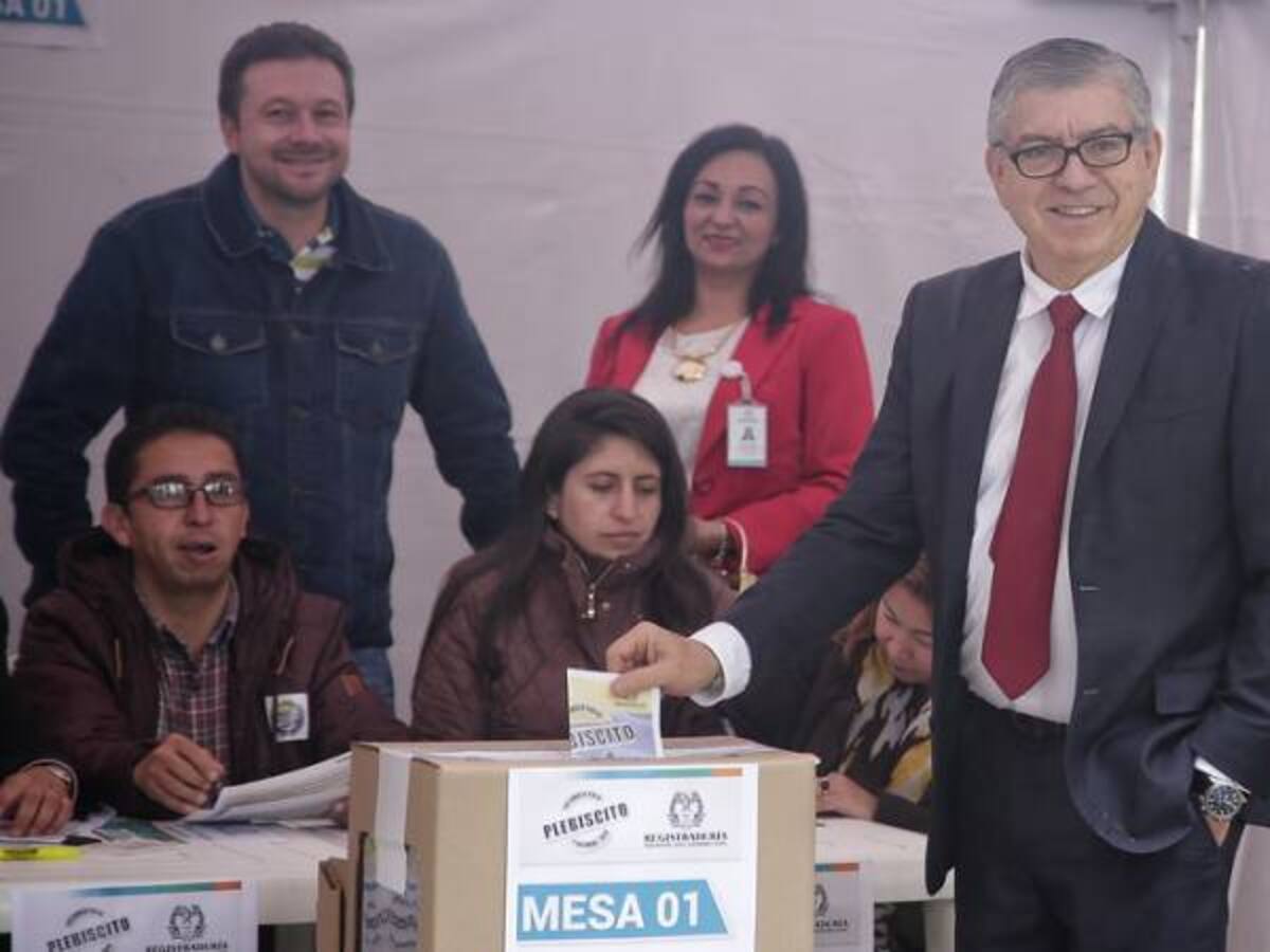 Espero que, llueva, truene o relampaguee, los colombianos salgan a votar: César Gaviria