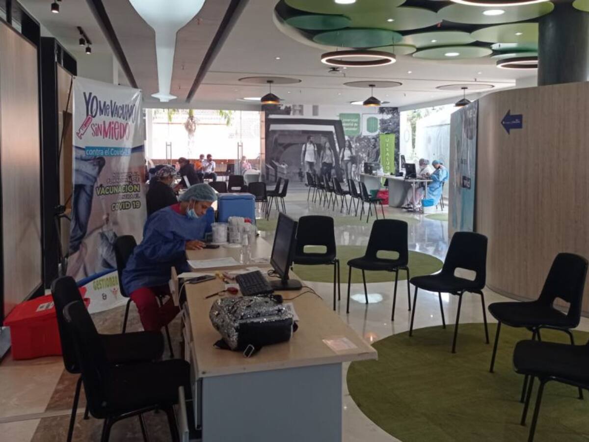 En Bucaramanga mayores de 50 años pueden vacunarse con Pfizer