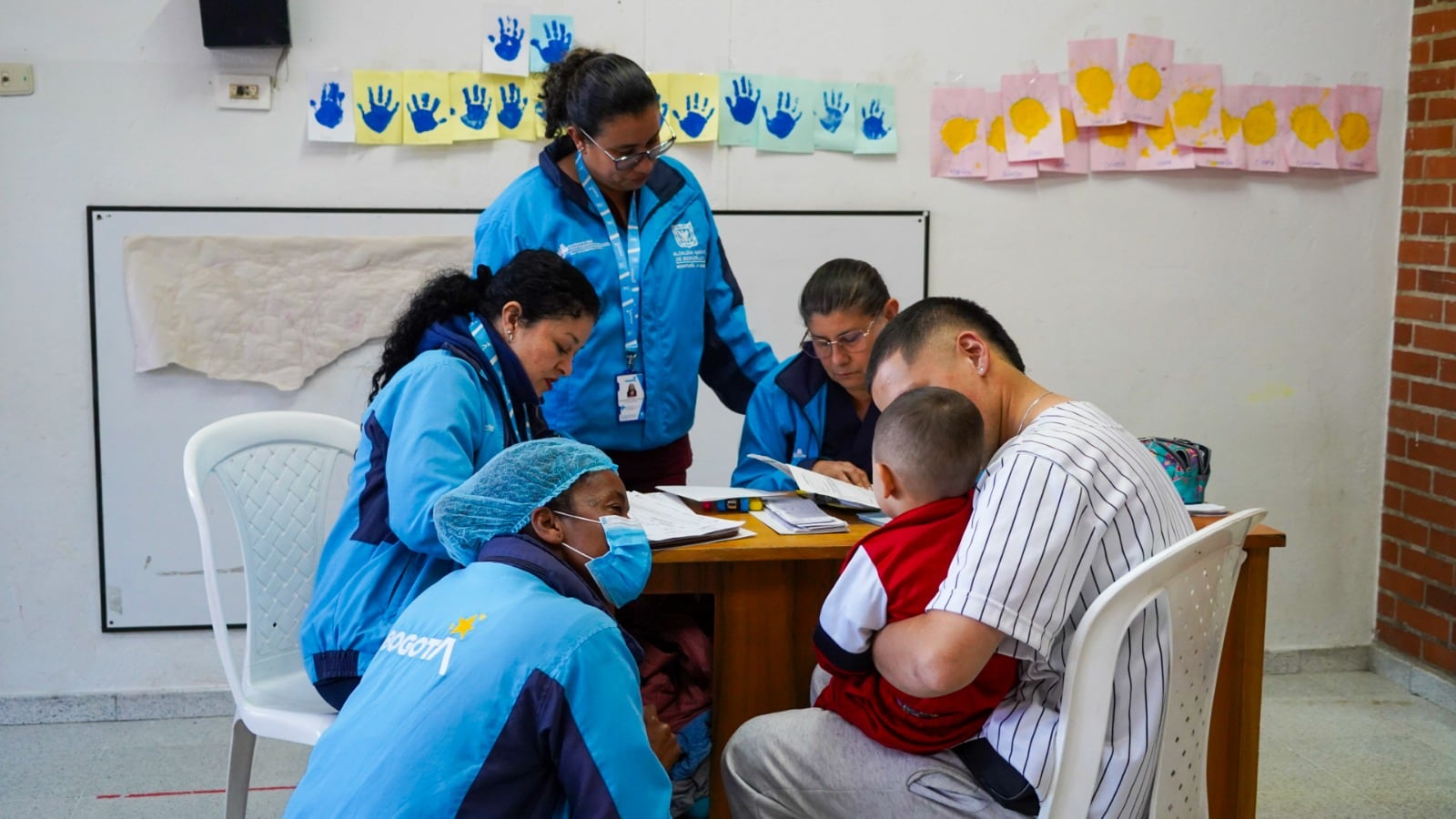 Bogotá tiene más de 610.000 vacunas contra la influenza en comienzo de pico respiratorio