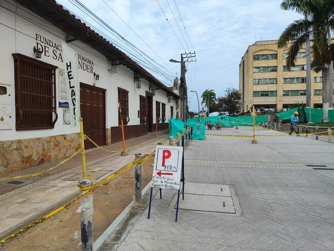 Obras en el centro de Bucaramanga tiene en la quiebra a varios restaurantes frente a la alcaldía.