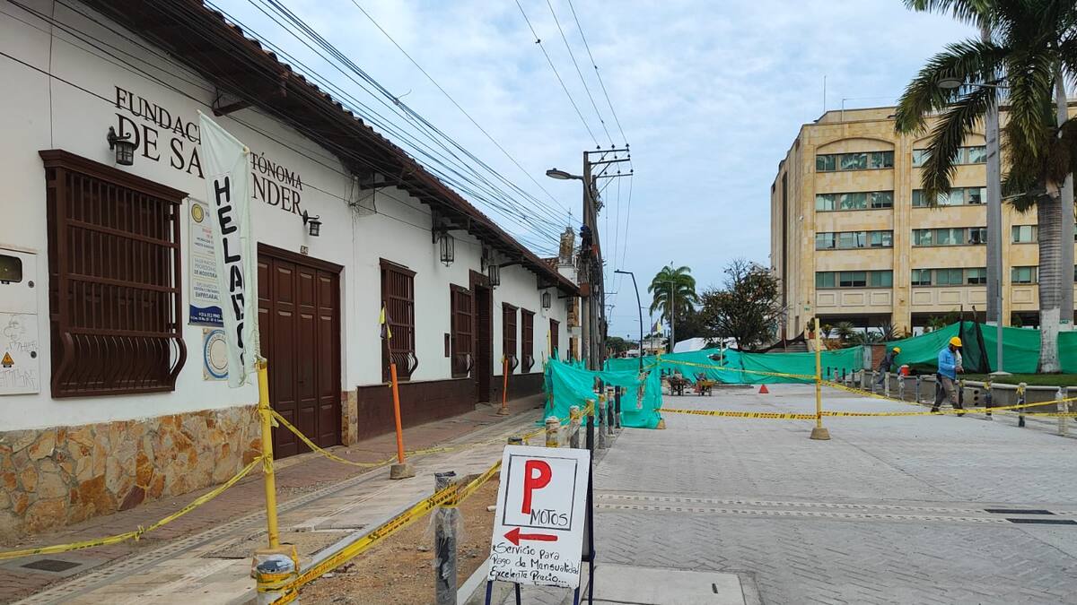 Cierre de locales por demoras en la remodelación del parque García Rovira