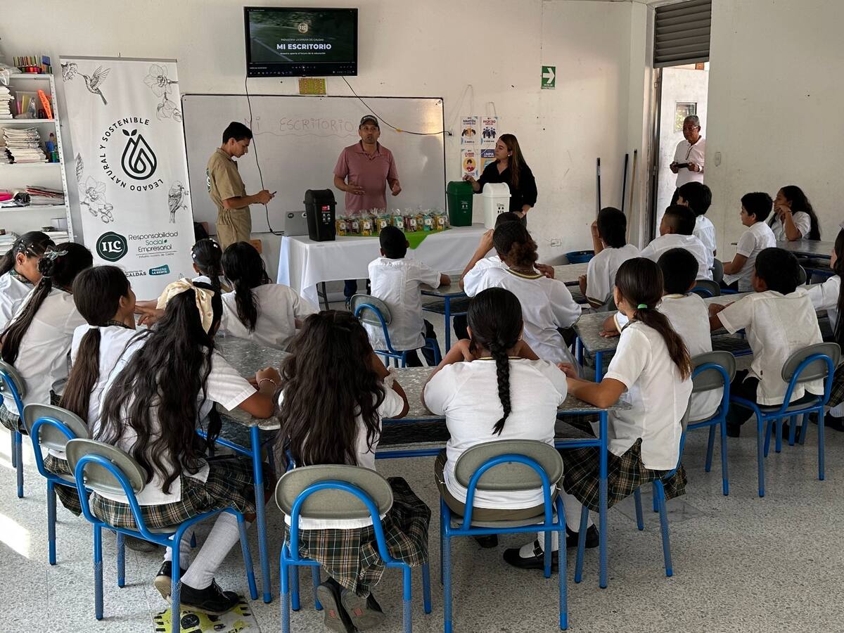 Se entregaron escritorios y sillas a más de 210 niños en Caldas