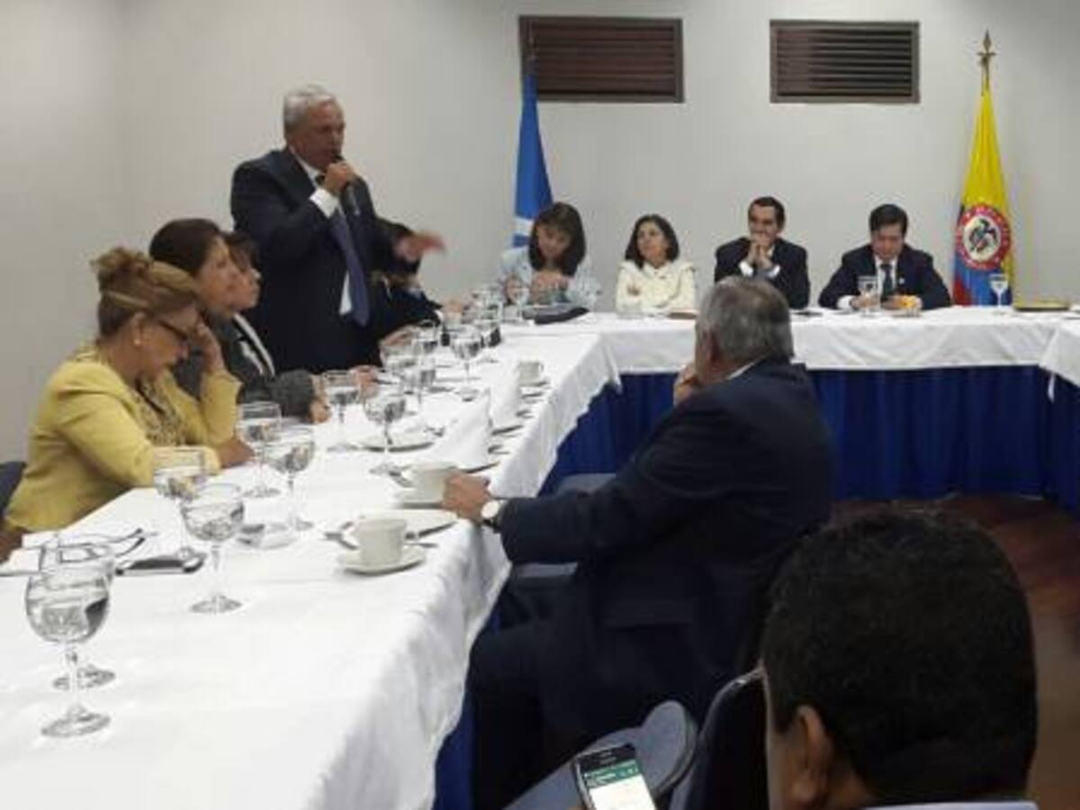 El Congreso “no debe ser un notario” de los intereses de las Farc: conservadores