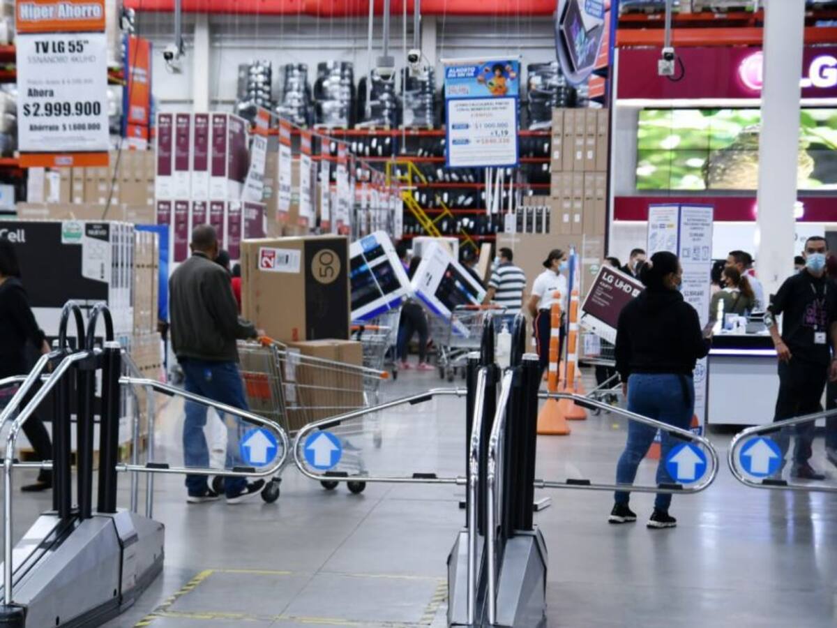 Investigan aumento de precios en día sin IVA