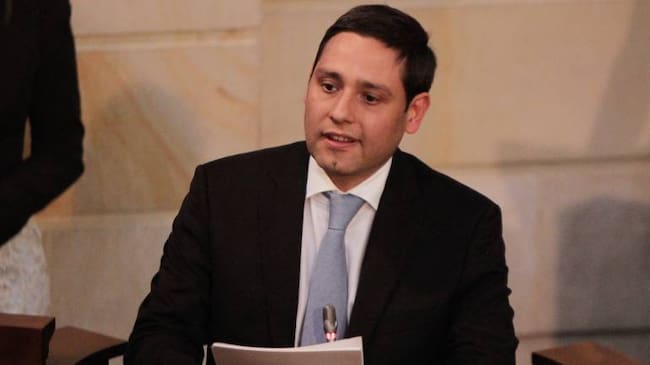 El Presidente del senado, manifestó, que se deben respetar las negociaciones con el Centro Democrático.