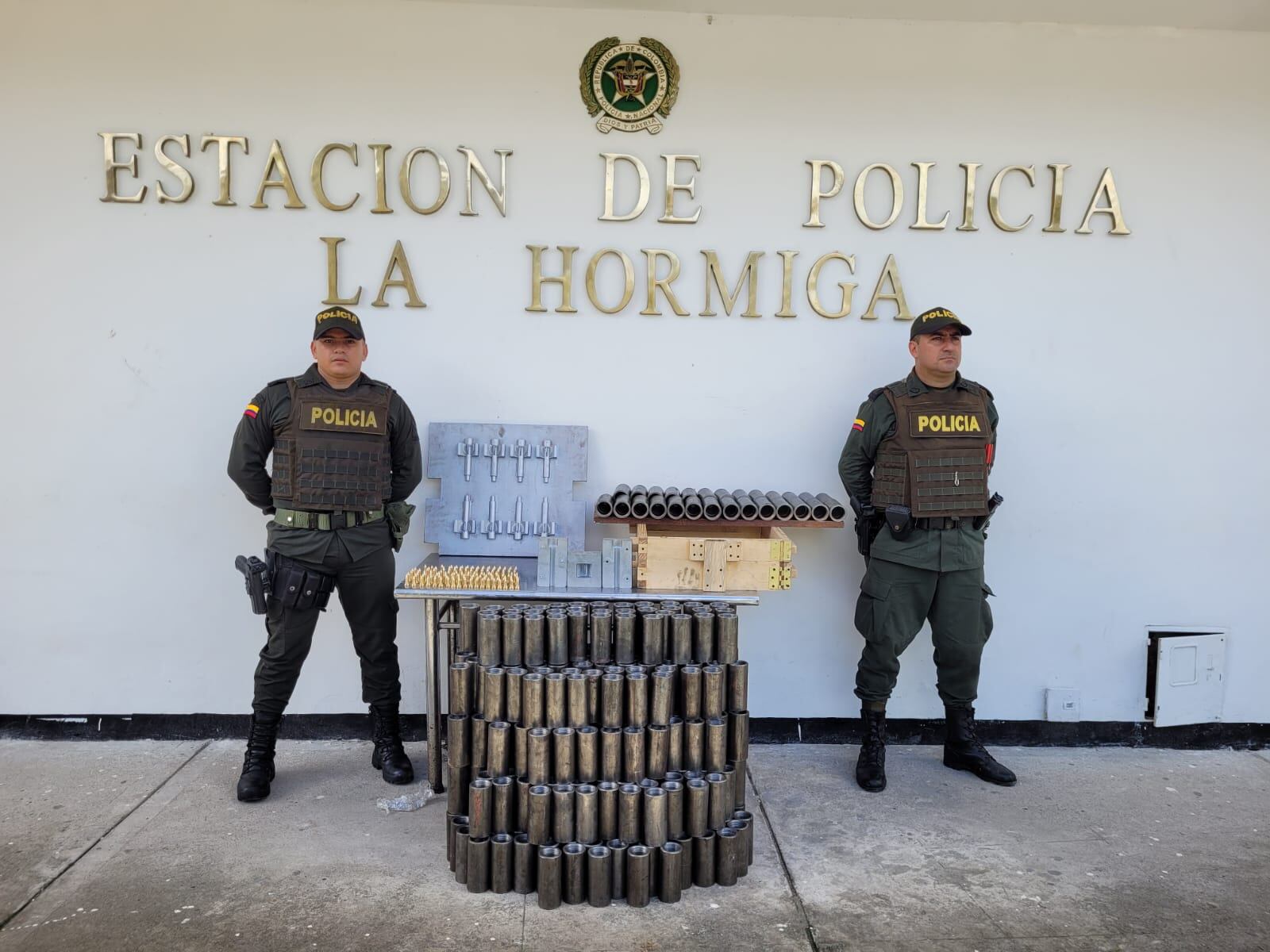 Las autoridades adelantan las investigaciones para conocer la procedencia de los elementos.